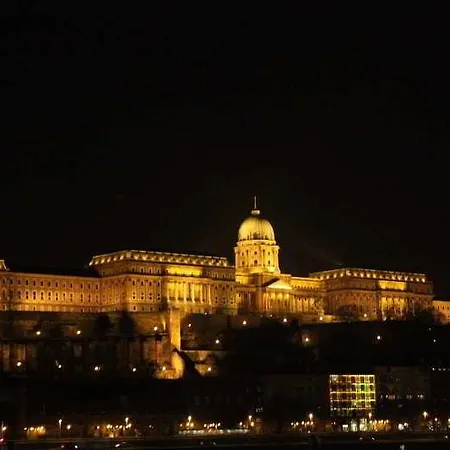 Attila Hotel 2*