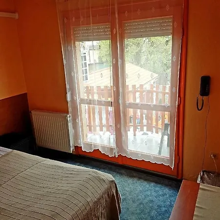 Attila Hotel 2*
