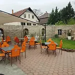 Attila Hotel 2*